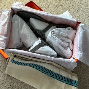 NWT Tory Burch Miller patent leather sandals in Malta Gray size 8 1/2.